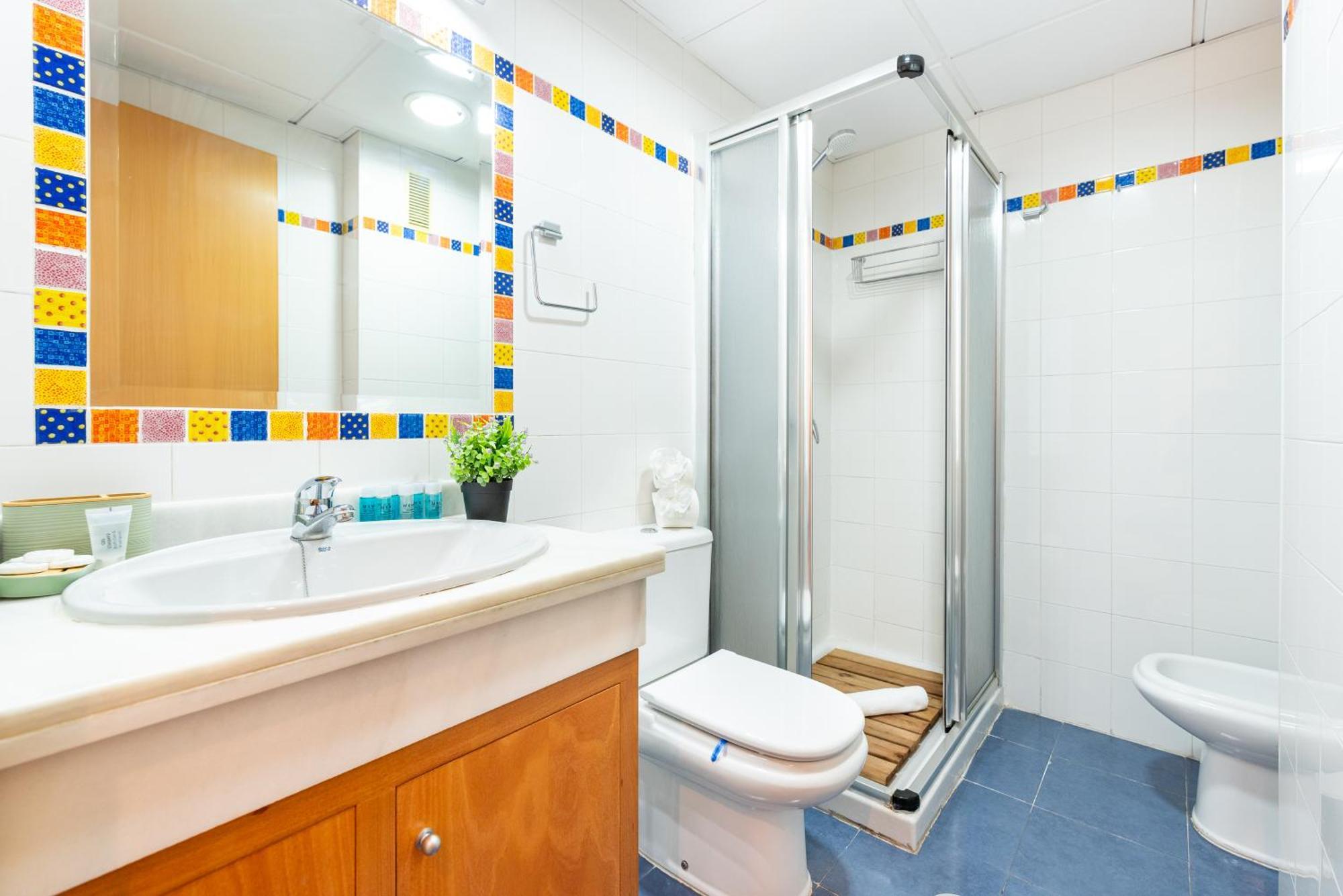 Wintowinrentals Quiet Apartment, Good Location, Free Parking Малага Экстерьер фото