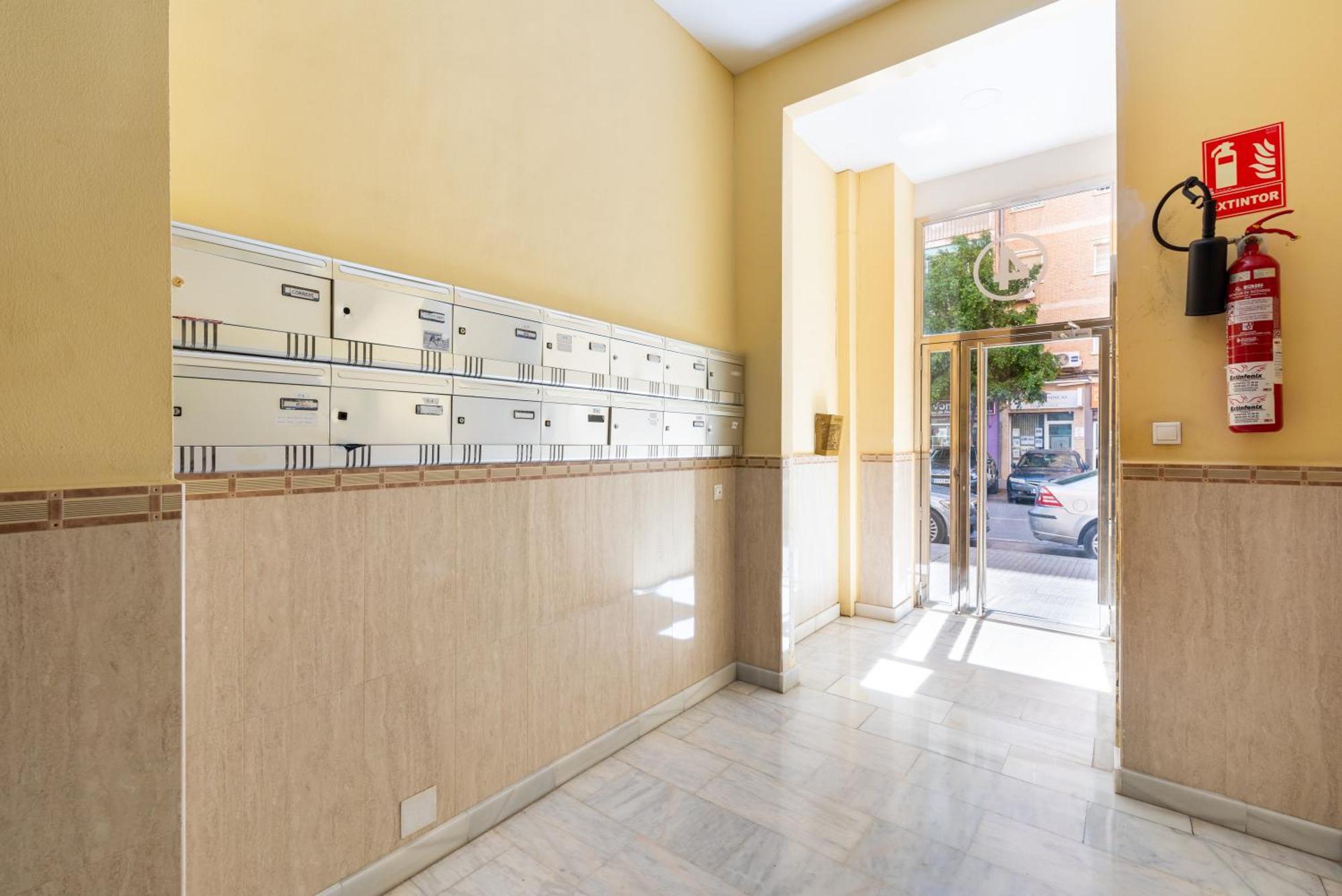 Wintowinrentals Quiet Apartment, Good Location, Free Parking Малага Экстерьер фото